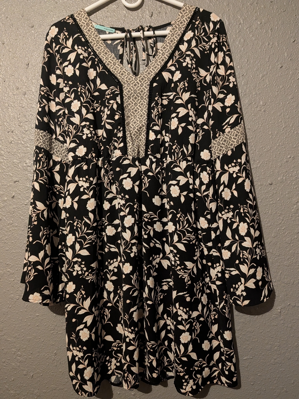 Sz L Boho Floral V-Neck Tunic Dress in Black and Cream
